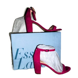 Vintage Pink Suede Ankle Strap Chunky Heel Sandals Size 7 1/2 ONLY 14 USD