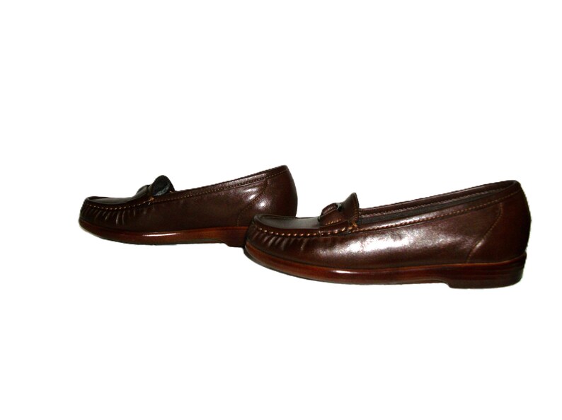 Vintage Ladies Brown Leather Loafers Slip Ons by SAS Size 5 Narrow Inside Toe/Heel equals 8 7/8 inches Leather upper, Rubber Soles Width at Ball is 3 inches Good- Vintage Condition Only 8 Dollars #shoes #womensshoes #size5shoes #leathershoes #brownshoes #Brownflats #size5narrow #size5flats #size5loafers #leatherloafers #madeinusa #madeinusashoes #brownslipons #leatherslipons #vintageshoes #vintageloafers #vintageflats #size5brownshoes #madeinusaloafers #loaferssize5 #SASshoes #SASloafers #SAS
