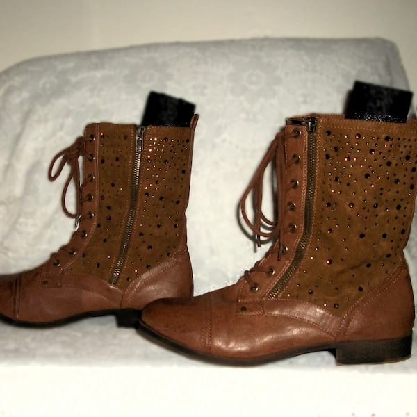 Vintage Ladies Brown Lace Up Ankle Boots w/ Side Zipper by Maurices Size 9 1/2 Only 5.99 USD