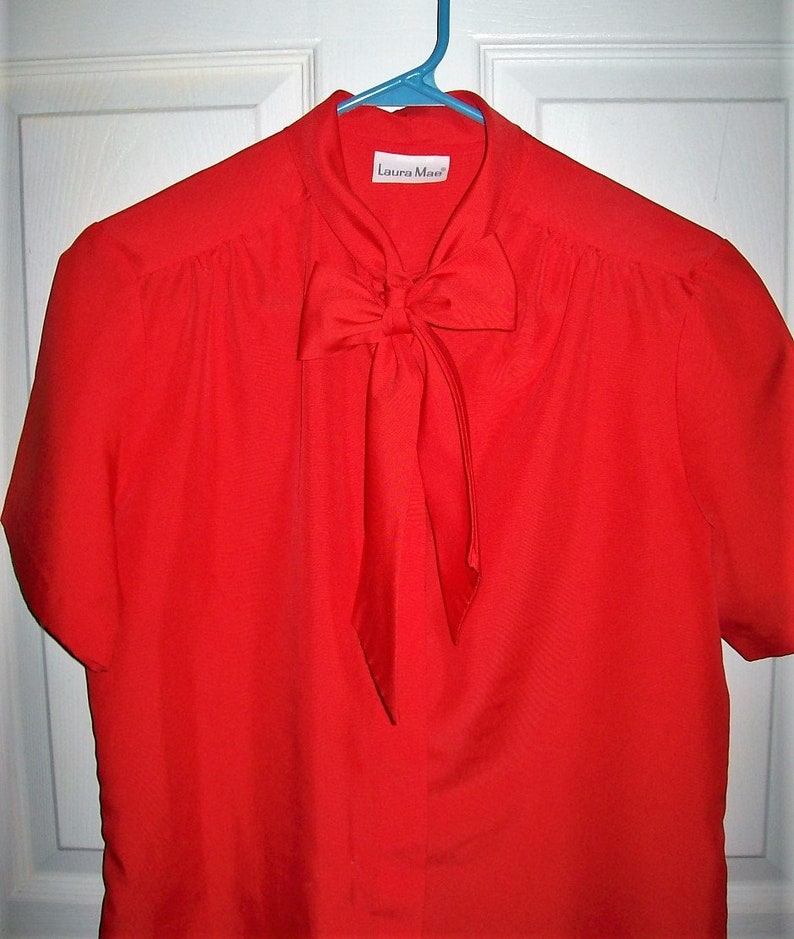 Vintage 1970s Red Short Sleeve Secretary Blouse w Pussy Bow Tie Button Down by Laura Mae Large Size 12-14 Only 8 USD