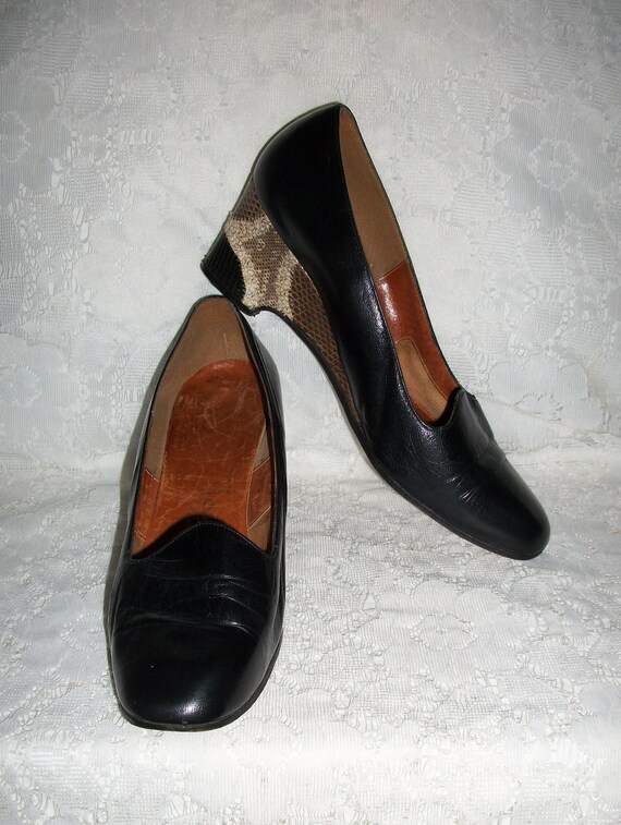 Vintage 1940s Ladies Black Leather Pumps with Sna… - image 1