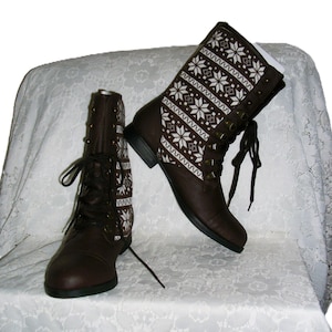 Vintage Brown & White Lace Up Winter Nordic Snow Ankle Boots by Comfortview Size 10 1/2 WIDE Only 28 USD