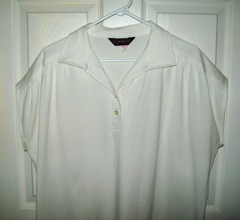 SAlE 20/% OFF Vintage White Short Sleeve Knit Pullover Top V Neck Blouse by Corliss Extra Large Now 4 USD
