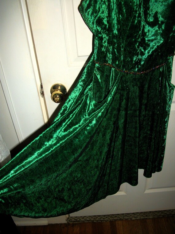 green emerald velvet dress Retro Stage V-Neck Pearl A-Line Velvet Vintage Dress Wine Red