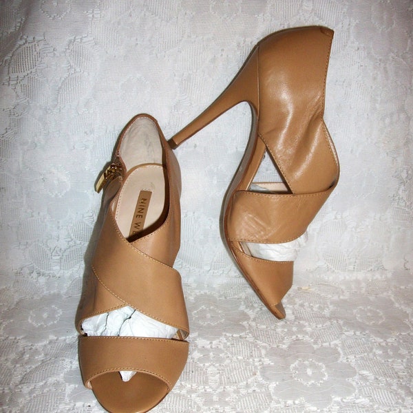 SAlE 50% OFF Vintage Ladies Beige Tan Leather Open Toe Bootie Sandals 4 1/4" Stiletto Heels by Nine West Size 6 Only 4.99 USD