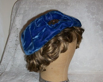 SAlE 50% OFF Vintage 1950s Cloche Hat Blue Velvet Round Pillbox w Flower Accent was 10 Now 4.99 USD