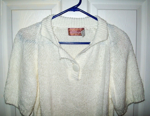 SAlE 20/% OFF Vintage White Short Sleeve Knit Pullover Top V Neck Blouse by Corliss Extra Large Now 4 USD