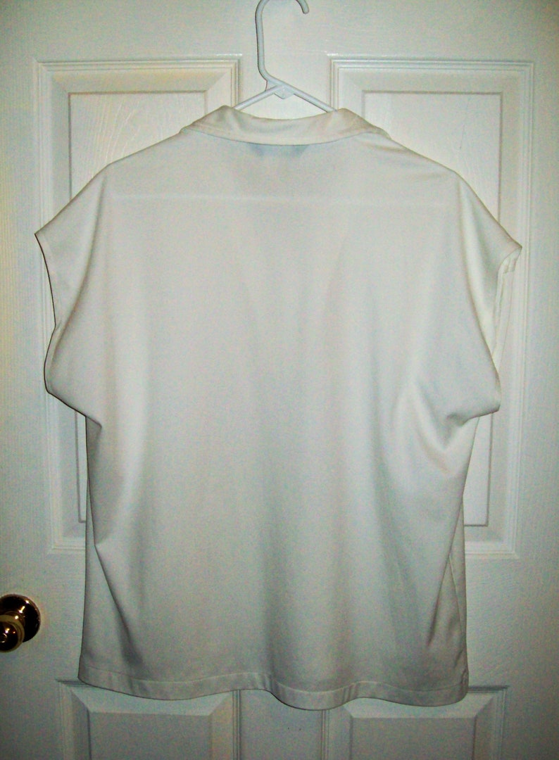 SAlE 20/% OFF Vintage White Short Sleeve Knit Pullover Top V Neck Blouse by Corliss Extra Large Now 4 USD
