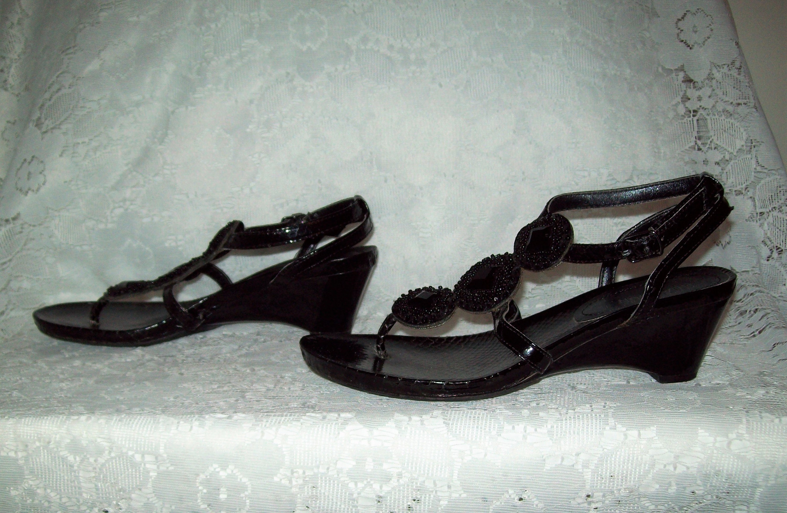 black strappy thong sandals