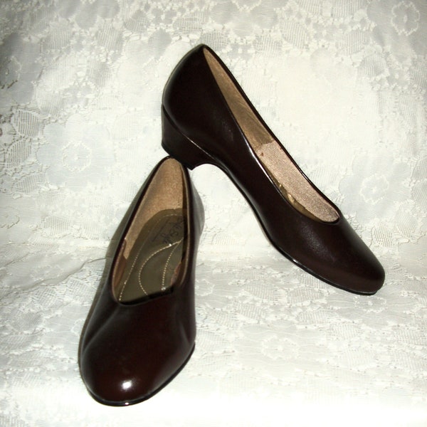 Vintage Brown Pumps Soft Style by Hush Puppies Women's Size 6 Only 5 USD