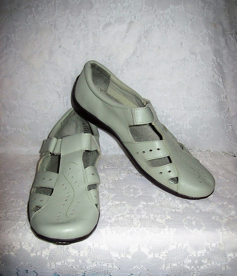 Vintage Ladies Sage Green Leather Mary Janes Shoes by Dr Scholl/'s Size 9 Wide Only 11 USD