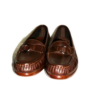 Vintage Ladies Brown Leather Loafers Slip Ons by SAS Size 5 Narrow Inside Toe/Heel equals 8 7/8 inches Leather upper, Rubber Soles Width at Ball is 3 inches Good- Vintage Condition Only 8 Dollars #shoes #womensshoes #size5shoes #leathershoes #brownshoes #Brownflats #size5narrow #size5flats #size5loafers #leatherloafers #madeinusa #madeinusashoes #brownslipons #leatherslipons #vintageshoes #vintageloafers #vintageflats #size5brownshoes #madeinusaloafers #loaferssize5 #SASshoes #SASloafers #SAS