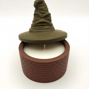 Può includere: Un set di tre tazze in ceramica con finitura opaca e macchiettata. Le tazze sono in tonalità crema, grigio chiaro e grigio scuro. Ogni tazza ha un design semplice e minimalista, perfetto per caffè o tè.