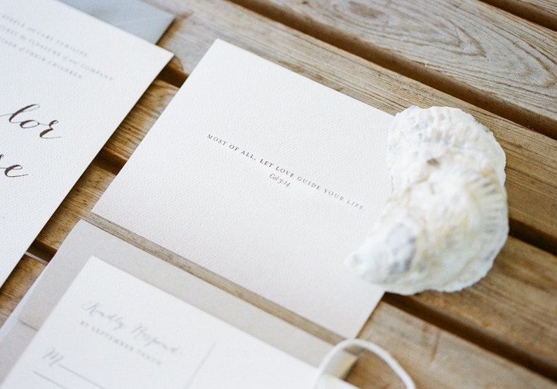 Calligraphie Wedding Invitation Suite Imprimable avec Citation de Carte Postale image 3