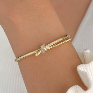 Bracciale rigido con nodo in oro, bracciale con nodo, bracciale rigido minimalista in oro, regalo per lei