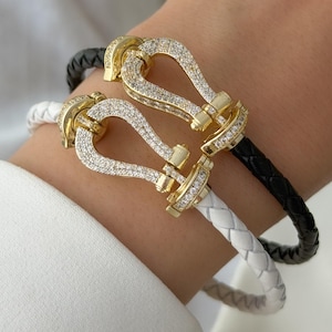 Pulsera de cuero con forma de herradura y cierre de circonita cúbica, oro de 14k sobre plata.