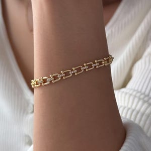 Gouden schakelarmband, verfijnde armband met zirkonia steentjes, sieraad als cadeau