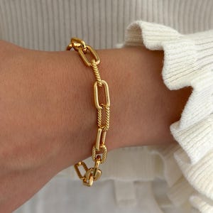 Armband med vridna kedjor i 18 karat guld, armband med guldkedjor, armband med minimalistiska länkar i guld