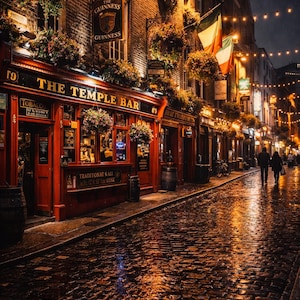 Può includere: Scena notturna del Temple Bar a Dublino, Irlanda. La facciata rossa del pub è illuminata, con cesti di fiori appesi e l'insegna Guinness. La strada acciottolata riflette le luci, con persone che camminano in lontananza.