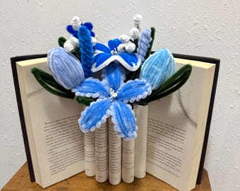 Ein Hof von Nebel und Furie - Buch Blumenstrauß