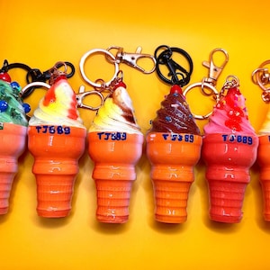 Retro dessert Keychain – Icecream Food Charm – OldSchool vintage Keyring – Hand‑Painted, 3D Printed-TJB89
