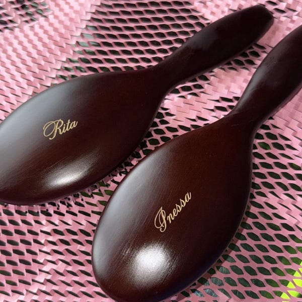 Spazzola per capelli in legno con incisione personalizzata
