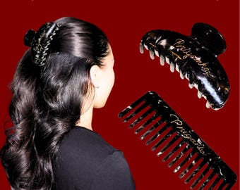 Fermaglio per capelli e pettine personalizzati in oro con incisione del nome.