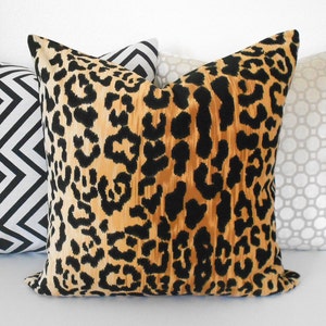 Leopard velvet decorative pillow cover, animal print pillow