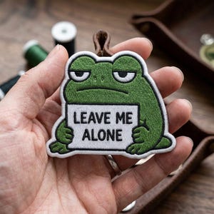 Funny Frog Embroidered Patch - Leave Me Alone Iron On Patch for Jacket Bag - Introvert Sarcastic Meme Badge - Cute Green Frog Patch