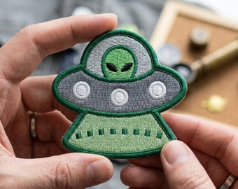 Embroidered Alien Patch for Clothing - Green Extra Terrestrial Iron-on Badge - Sci-Fi Aesthetic Patch for Denim Jackets and Tote Bags
