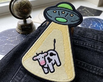 UFO Cow Abduction Embroidered Patch - Alien Spaceship Iron On Patch for Tote Bags, Jackets, Backpacks - Funny Space Theme Sew On Badge