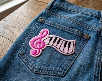 Pink Treble Clef Piano Patch Embroidered Music Notes Badge Iron On, Music Lover Embroidered Patch Wavy Piano Treble Clef Iron On Badge