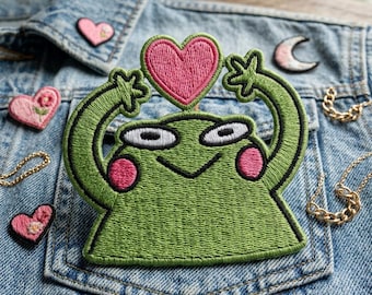 Cute Frog Patch with Pink Heart - Green Toad Iron On Embroidered Patch - Kawaii Animal Badge for Denim Jacket, Backpack and Jeans Decoration