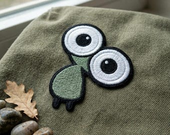 Funny Big Eyes Monster Embroidered Patch, Cute Green Alien Iron On Patch, Cool Badge for Jackets Backpacks, Quirky Jeans Decoration