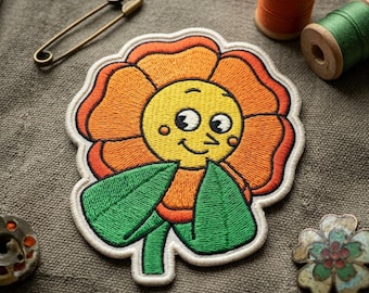 Embroidered Flower Iron-On Patch - Retro Smiling Daisy Applique for Jacket, Hat, or Backpack DIY Customization