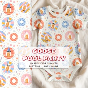 Puede incluir: Un body de bebé blanco con un patrón repetido de gansos de dibujos animados con gafas de sol y gorros de fiesta flotando en flotadores de colores. El texto "GOOSE POOL PARTY" se muestra en rojo y blanco.