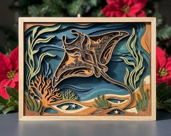 MD383 Arquivo SVG de Corte a Laser de Madeira com Camadas de Recifes de Coral e Arraias Manta, Arte de Parede Subaquática com Tema Marinho, Glowforge