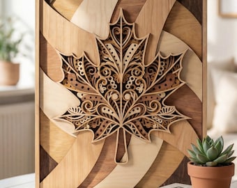 Peut inclure: Une œuvre d'art murale en bois représentant une feuille d'érable en couches. La feuille est finement découpée avec des motifs décoratifs et placée sur un fond de panneaux de bois incurvés dans différentes nuances de marron et de beige.