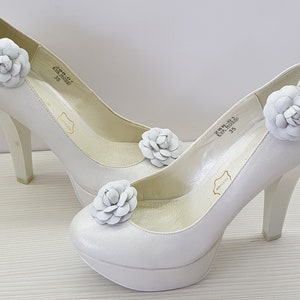 Leather flower Camelia shoe clips, genuine leather flower shoe clips, flower shoe clips-camelia white!