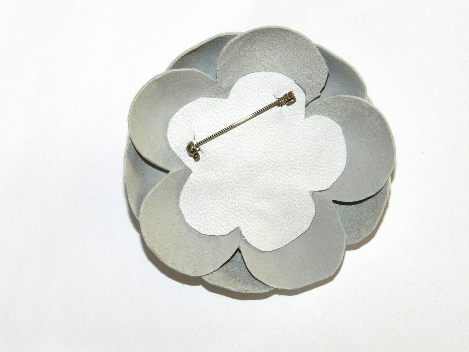 Vavhoo Pink Camellia Flower Brooch Pin Petal Elegant Exquisite Art Brooch For Women Wedding Banquet Party Pink