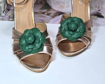 Fermagli per scarpe in vera pelle a forma di camelia – verdi, elegante accessorio floreale per scarpe