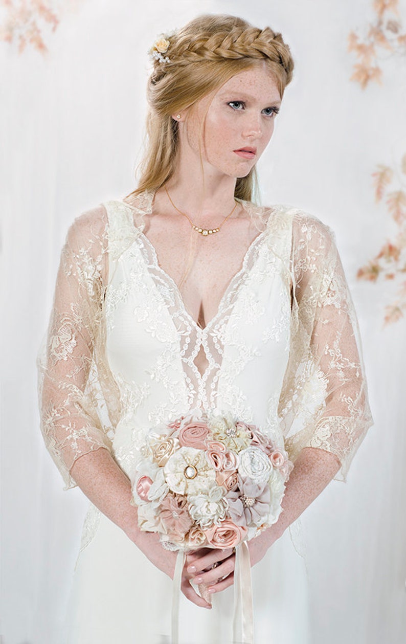 Beautiful bride wearing a lace bridal bolero.
Lace shawl, bridal shrug, wedding bolero, wedding party, bridesmaids shawl