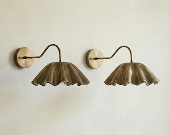 Vintage Brass Ruffle Shade Wall Sconce – Mid Century Modern Scalloped Lamp Fixture