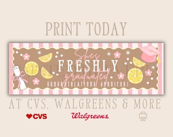 Ze is pas afgestudeerd banner | 2 x 6 afdrukbaar | Bewerkbaar in canvas | Afgestudeerd meisje | Citroenthema | Roze afstuderen | Walgreens, klaar voor CVS
