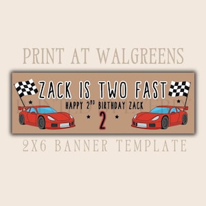 Puede incluir: Una pancarta rectangular con dos coches deportivos rojos, dos banderas de carreras a cuadros y el texto ZACK IS TWO FAST, HAPPY 2ND BIRTHDAY ZACK, y el número 2. El diseño incluye estrellas y mide 2x6 pies.
