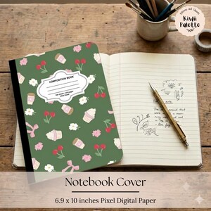 Pode incluir: Um caderno de composição com uma capa verde-escura apresentando um padrão repetitivo de cerejas, cupcakes, copos de café e flores. A capa inclui uma etiqueta branca com o texto Composition Book, 100 sheets, 200 pages, Wide Ruled.