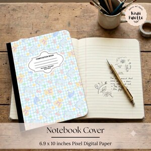 Può includere: Un quaderno con un motivo a quadretti azzurro e bianco con piccoli orsacchiotti gialli e ciliegie rosse. La copertina presenta un'etichetta bianca con il testo COMPOSITION BOOK, 100 sheets - 200 pages, Wide Ruled.