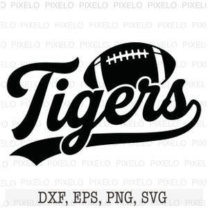 Könnte beinhalten: Schwarz-weißes Grafikdesign mit dem Wort "Tigers" in einer stilisierten Schriftart und einem Football über dem Buchstaben "g". Die Bildformate sind: DXF, EPS, PNG, SVG.