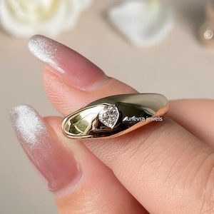 Alianza de boda con engaste al ras, anillo solitario estilo cúpula, alianza de compromiso con moissanita en forma de corazón, alianza de oro amarillo de 14 quilates, apilable