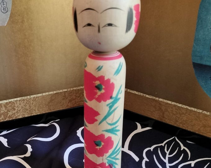 Vintage traditional collectible Japanese kokeshi wooden doll. Flower design. Handmade and hand crafted. 20cm tall 200grams. Kawaii face.